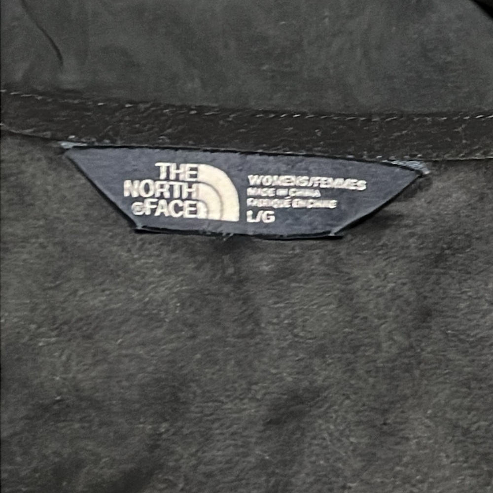 Light Weight North Face Pullover! - image 3